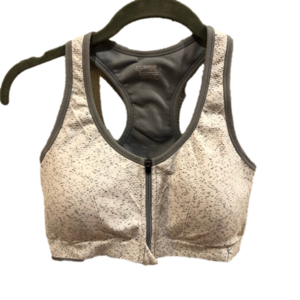 𝅺DANSKIN Now front zip, racerback sports bra. Size L